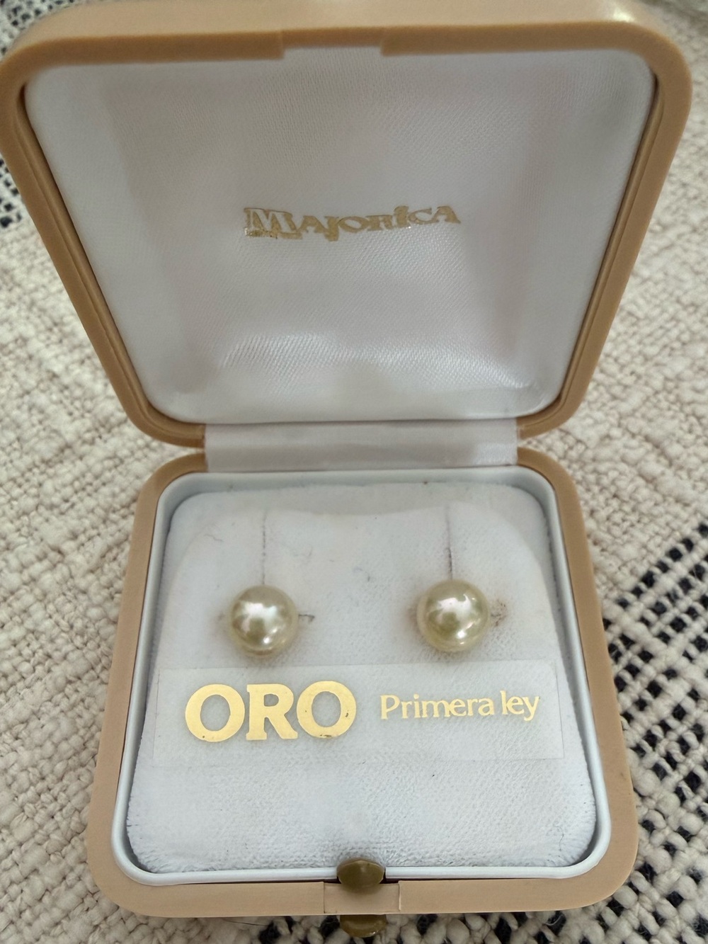 Vintage  Majorica 18k Gold Pearl Stud Earrings - Oro Primera Ley. Never worn